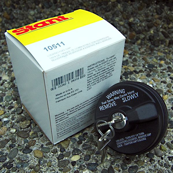 GMC Yukon XL Denali, 9800 km Locking gas cap and spill guard